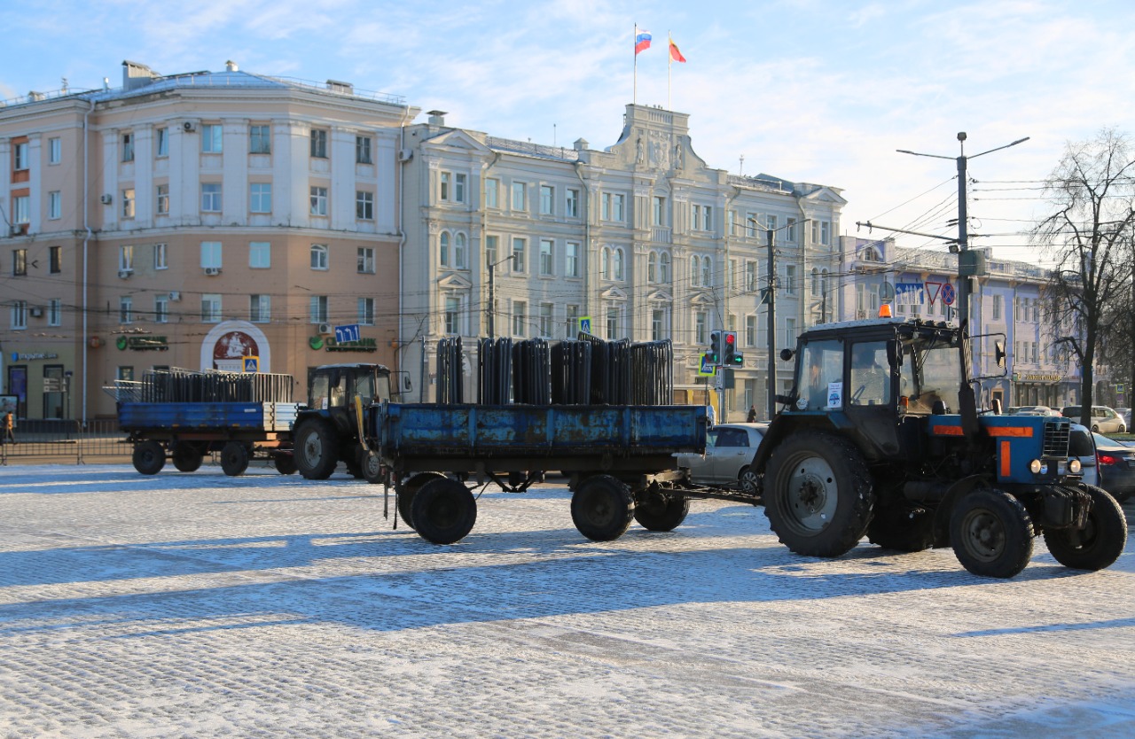 Пойти воронеже. Площадь Ленина. Украшенная площадь Ленина. Новогодняя елка на площади Ленина в Воронеже в 2010 году. Площадь Ленина в Воронеже на новый год 2023.