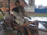 Огнеборец на пожарной бочке-водовозе.