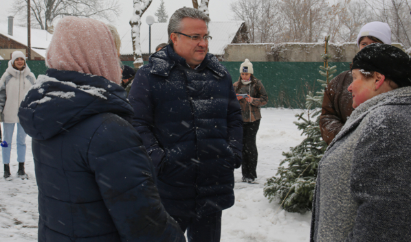 Вадим Кстенин в новом сквере в Краснолесном.