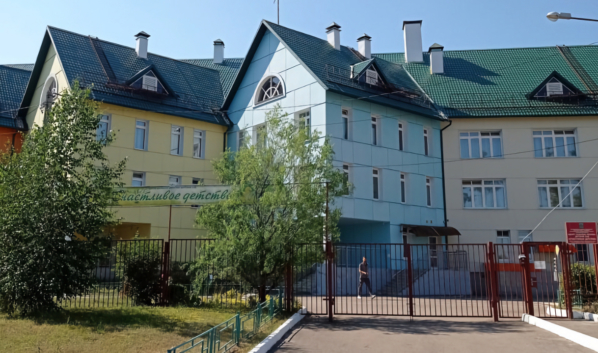 В поселке.