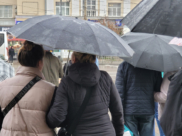 Без зонта на улицу лучше не выходить.
