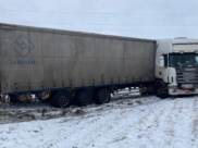 Грузовик вылетел в кювет.