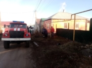 Огонь помогли потушить полицейские.