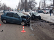 Пострадали водители обоих авто.