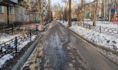Зимой лужа превращается в каток.