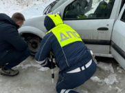 Сотрудники ДПС помогли водителю.