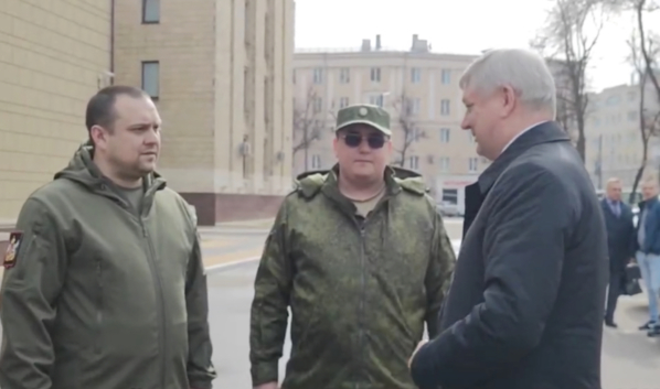 Александр Гусев передал технику и гуманитарный груз в ЛНР.