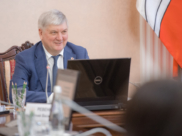 Губернатор Александр Гусев.