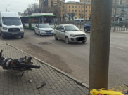 Водитель скутера попал в больницу.