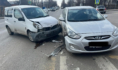 Столкнулись Hyundai и Toyota.