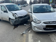 Столкнулись Hyundai и Toyota.