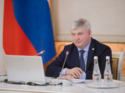Губернатор Александр Гусев.