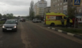 Легковушка сбила двух человек на переходе.