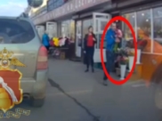 Мужчина похитил букет гвоздик.
