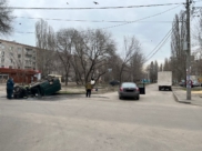 ИЖ перевернулся на крышу.