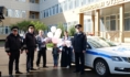 Полицейские поздравили семью в день выписки.