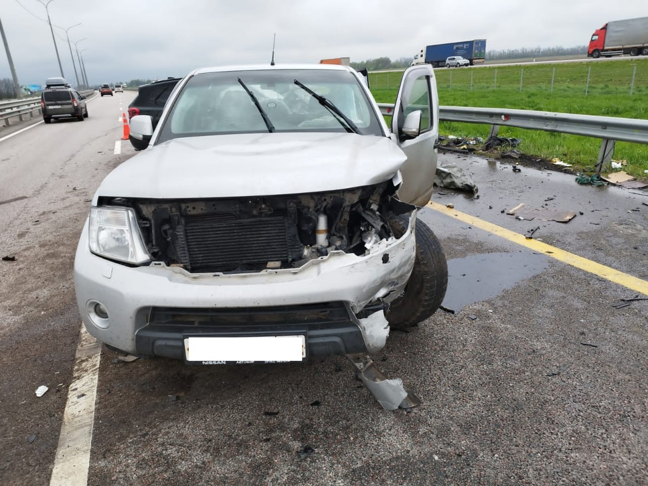 Под Воронежем водитель и двое пассажиров пострадали в аварии Nissan и BMW