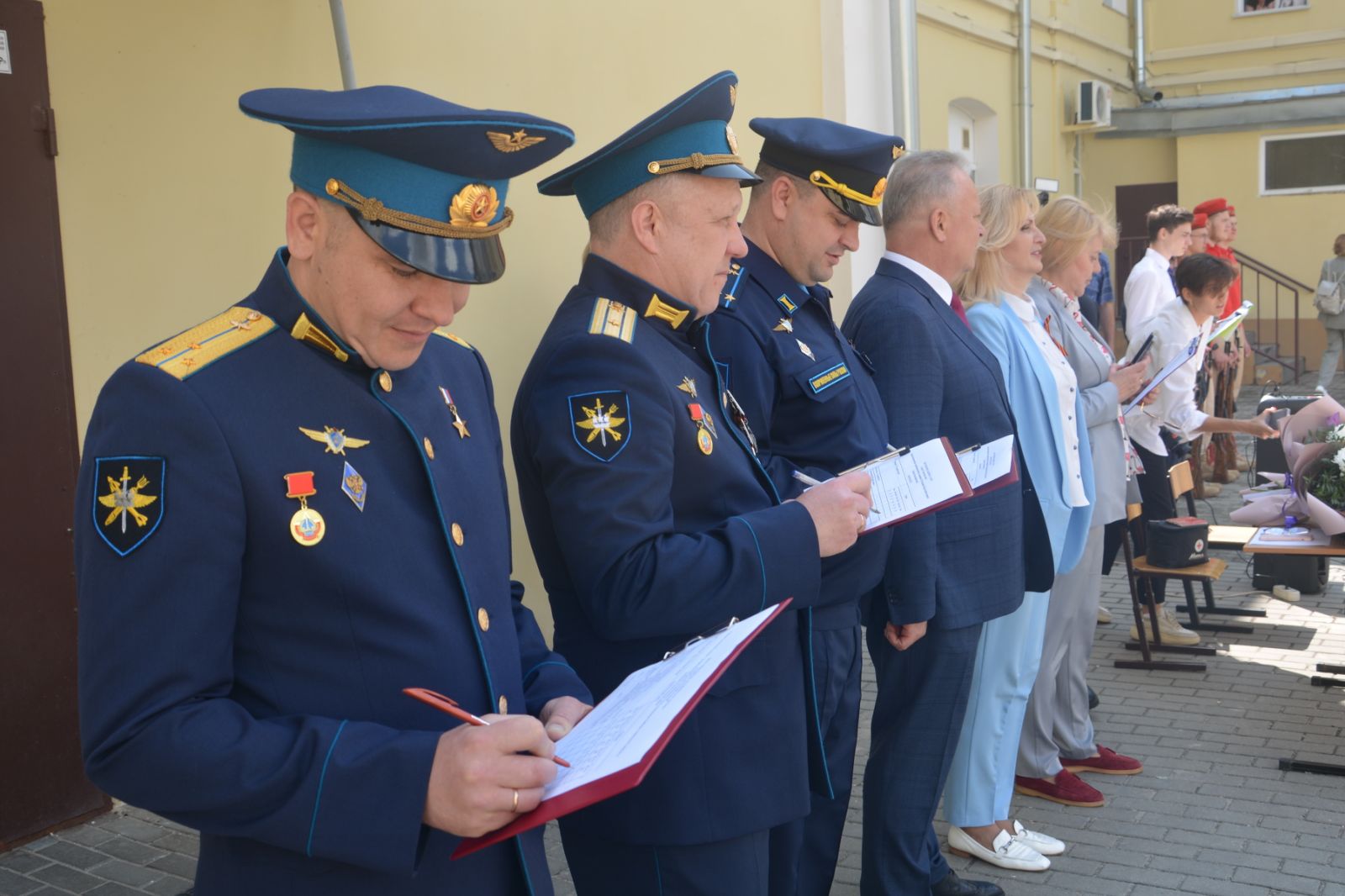 Урок Мужества и смотр строя и песни прошёл в воронежской гимназии имени  Н.Г. Басова