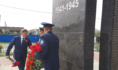 Андрей Соболев возложил венок к мемориалу.