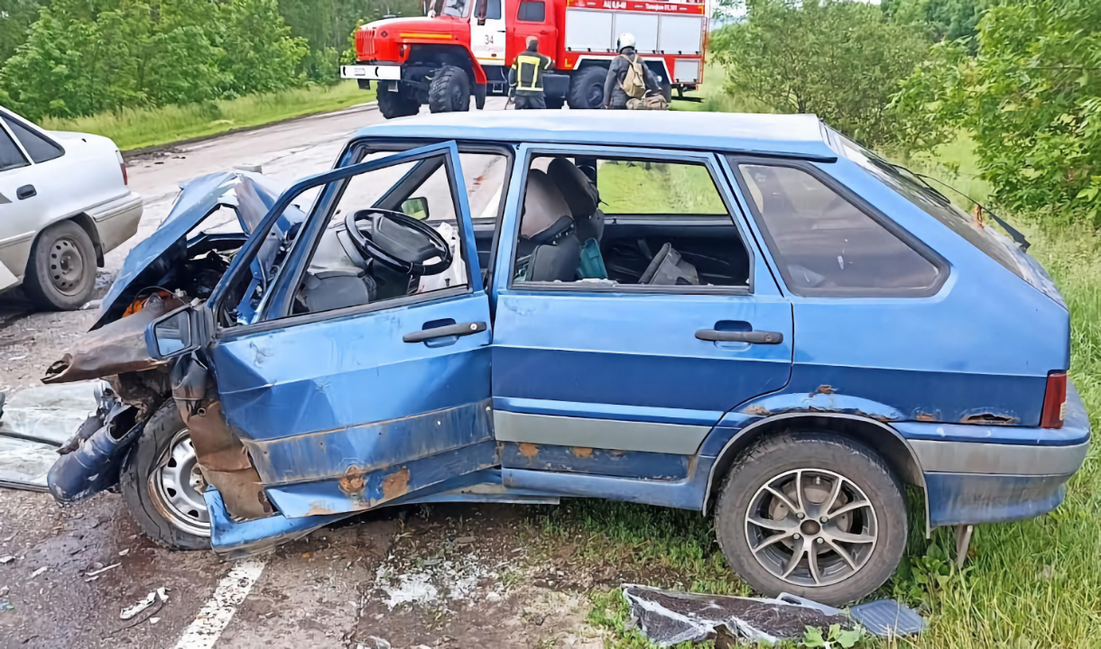 Под Воронежем в жестком столкновении ВАЗ-2114 и «Нексии» пострадали водители