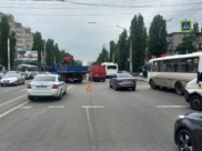 Грузовик сбил велосипедиста.