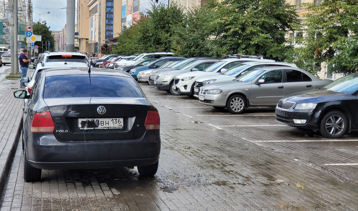 В Воронеже совсем скоро обещают все-таки эвакуировать авто с закрытыми или  снятыми номерами