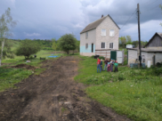 Дорога становится непроходимой после дождя.