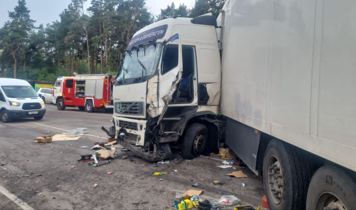 В Воронеже 7 машин столкнулись на проспекте Патриотов, есть пострадавшие