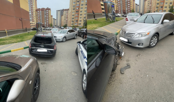 Последствия ДТП на улице Артамонова.