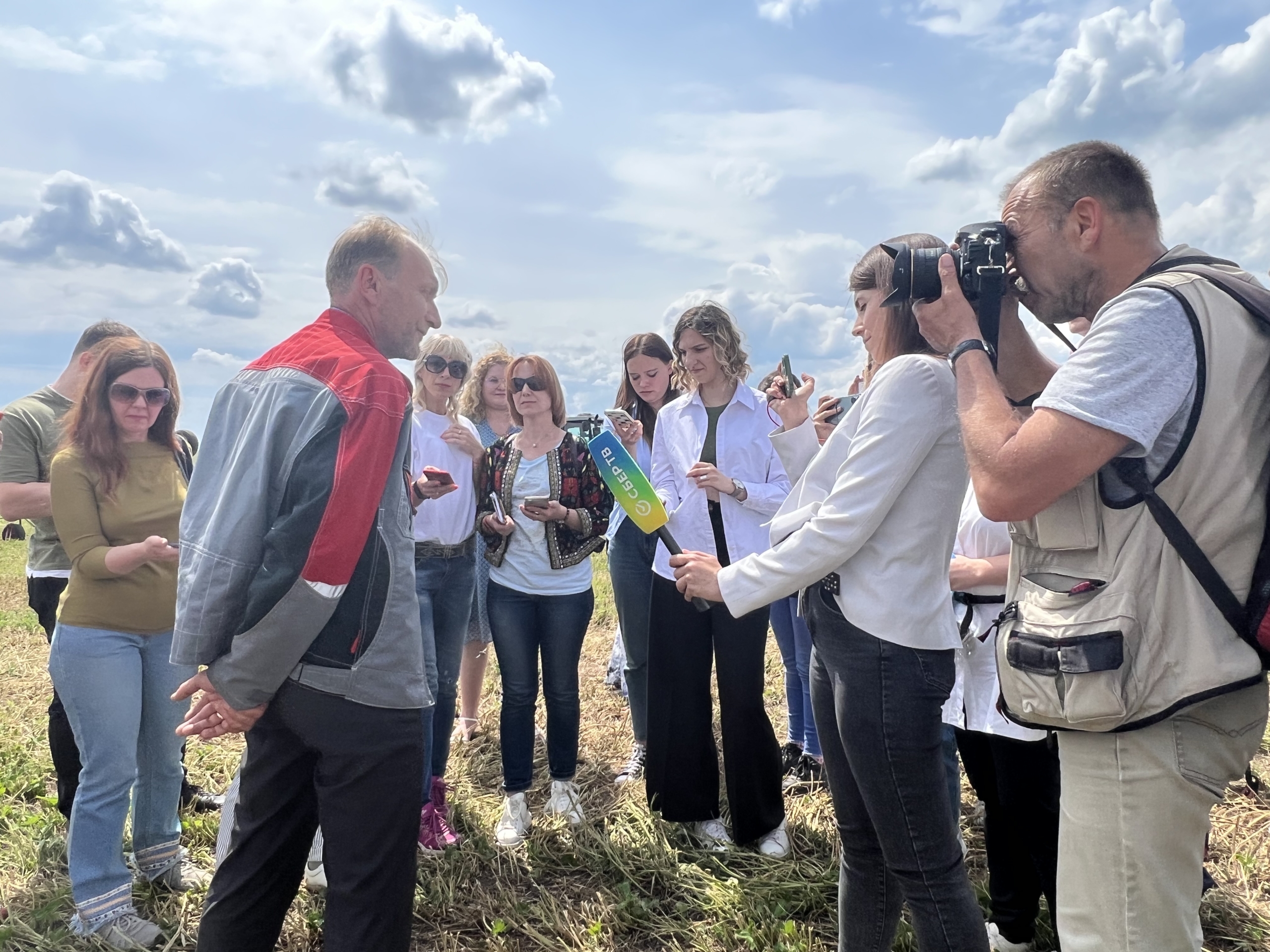 Журналисты на пресс-туре по объектам ГК «Агрокомплектация».