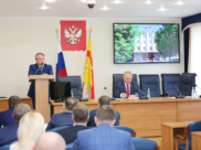 Вадим Кстенин выступил перед депутатами с традиционным отчетом о деятельности администрации за 2022 год.