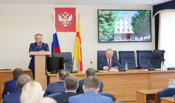 Вадим Кстенин выступил перед депутатами с традиционным отчетом о деятельности администрации за 2022 год.