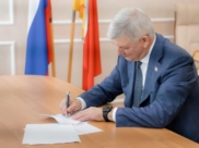 Александр Гусев подал документы в избирком.