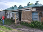 Барак может рухнуть.