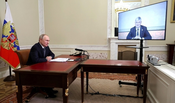 В ходе встречи президента с губернатором Воронежской области Александром Гусевым.