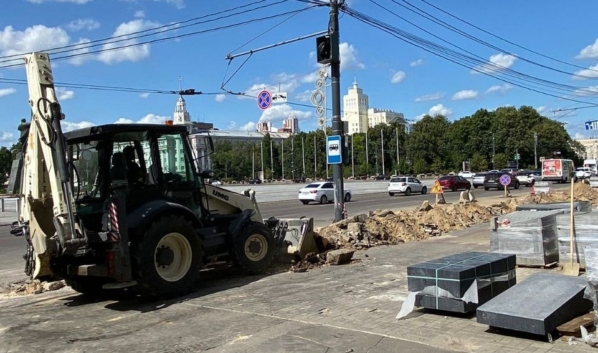 Реконструкция территории около сквера.