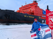 Флаг нашего клуба на Северном полюсе.