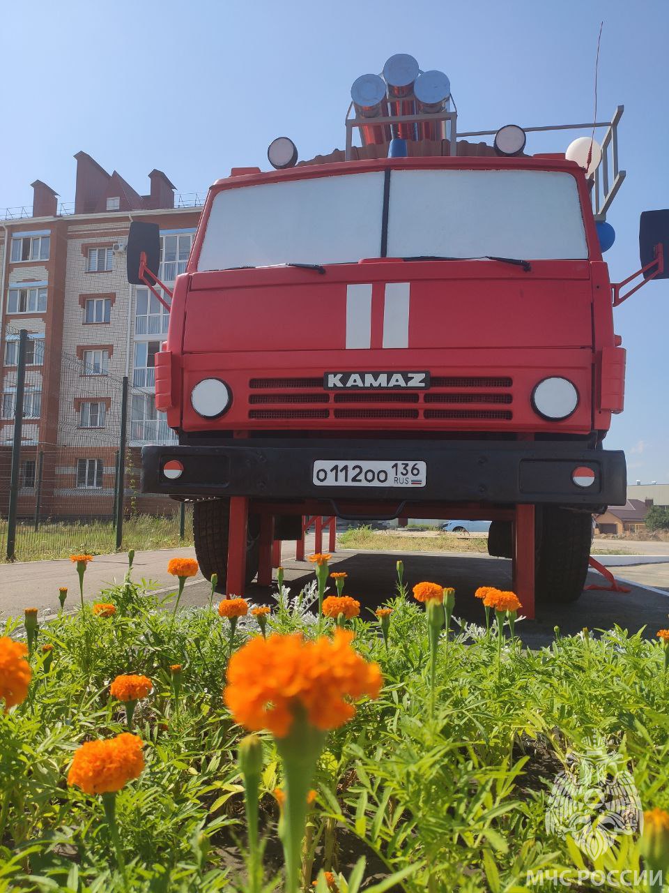 Воронежскую остановку оформили в виде пожарной машины КамАЗ