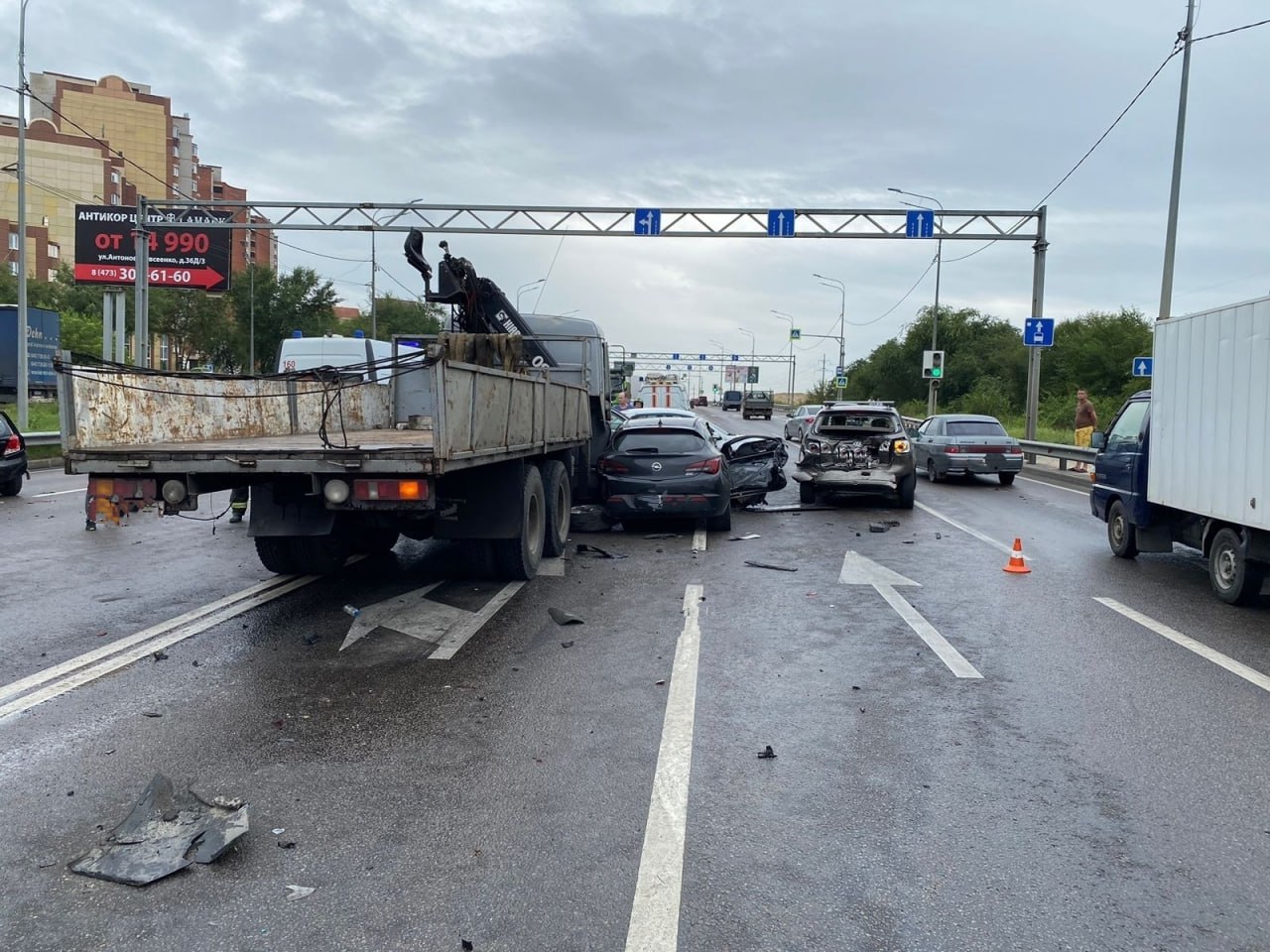 В Воронеже на Антонова-Овсеенко столкнулись 10 авто, четверо пострадали