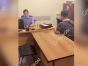 Воронежец общается со следователем.
