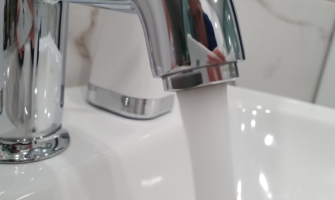 Горячая вода.