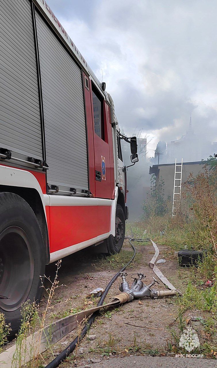 В Воронеже ликвидировали пожар около Кольцовского рынка