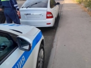 Нарушителя остановили полицейские.