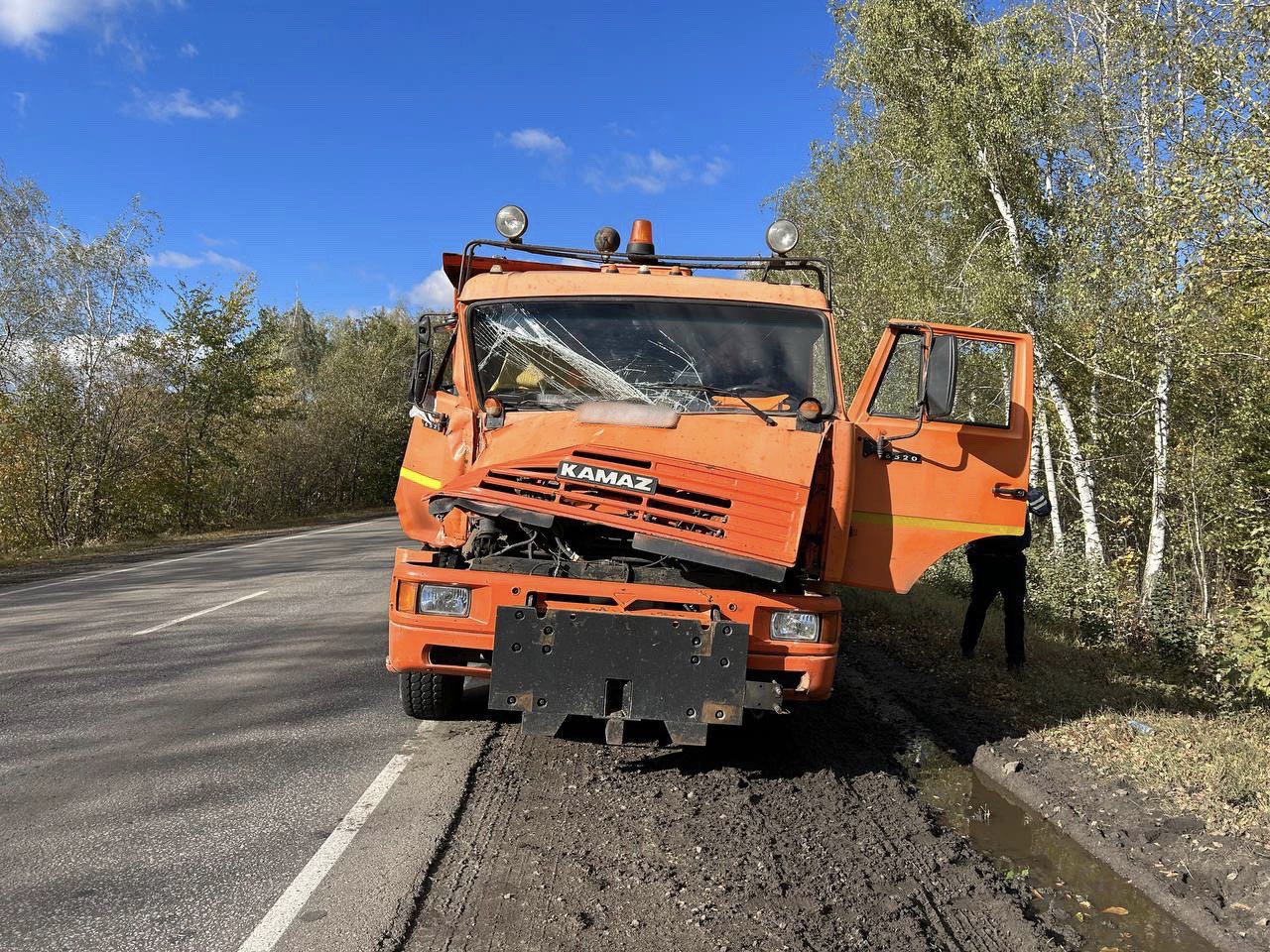 Под Воронежем тыквы рассыпались по дороге после столкновения КамАЗ и  «Беларуса»