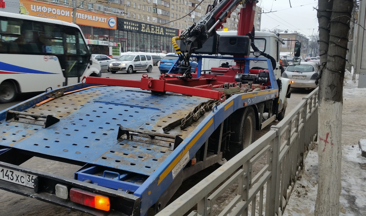 В Воронеже машины с закрытыми номерами и без номеров начнут эвакуировать с  28 ноября 2023 года