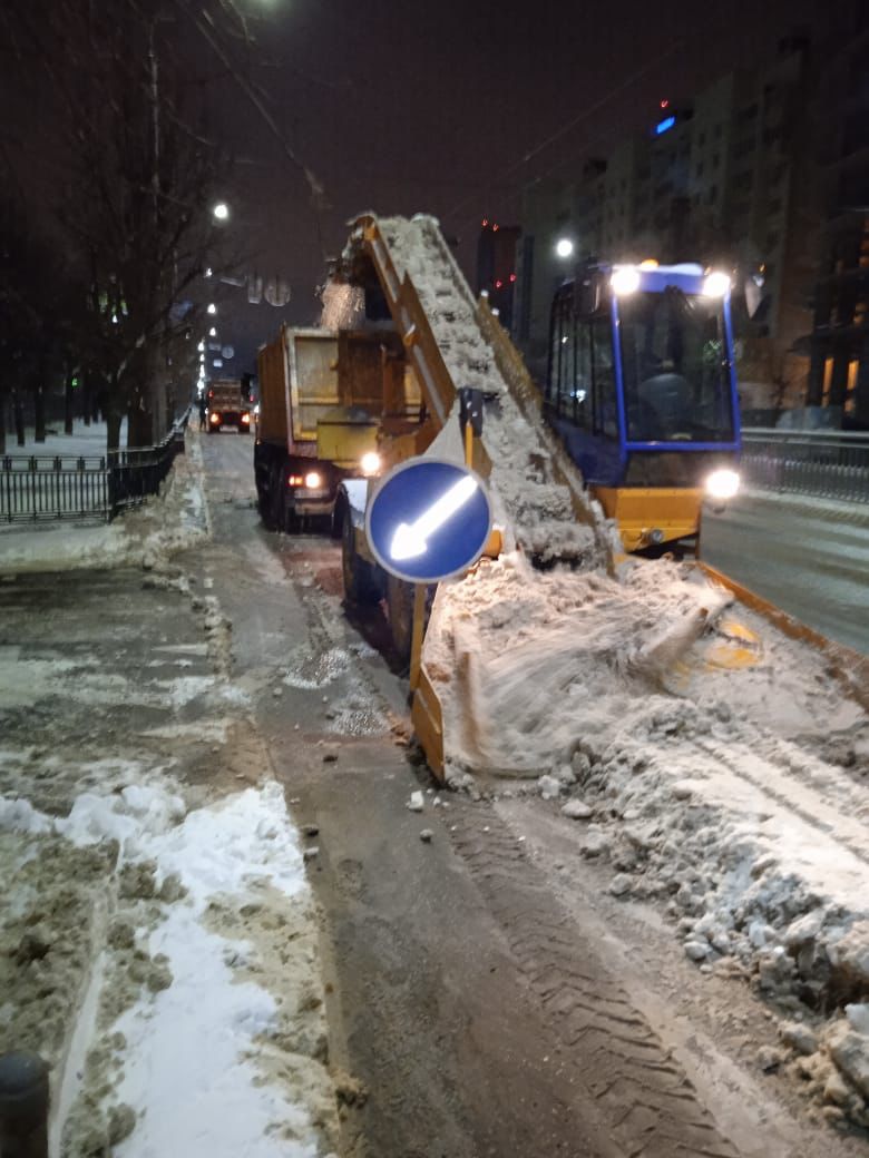 В Воронеже за ночь с улиц вывезли 4,5 тысячи «кубов» снега