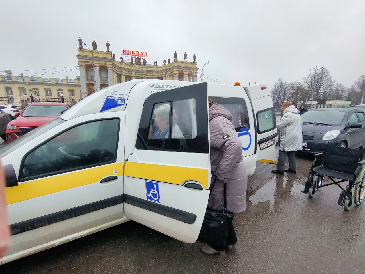 В Воронеже встретили вернувшуюся из Мексики пенсионерку Валентину Котову