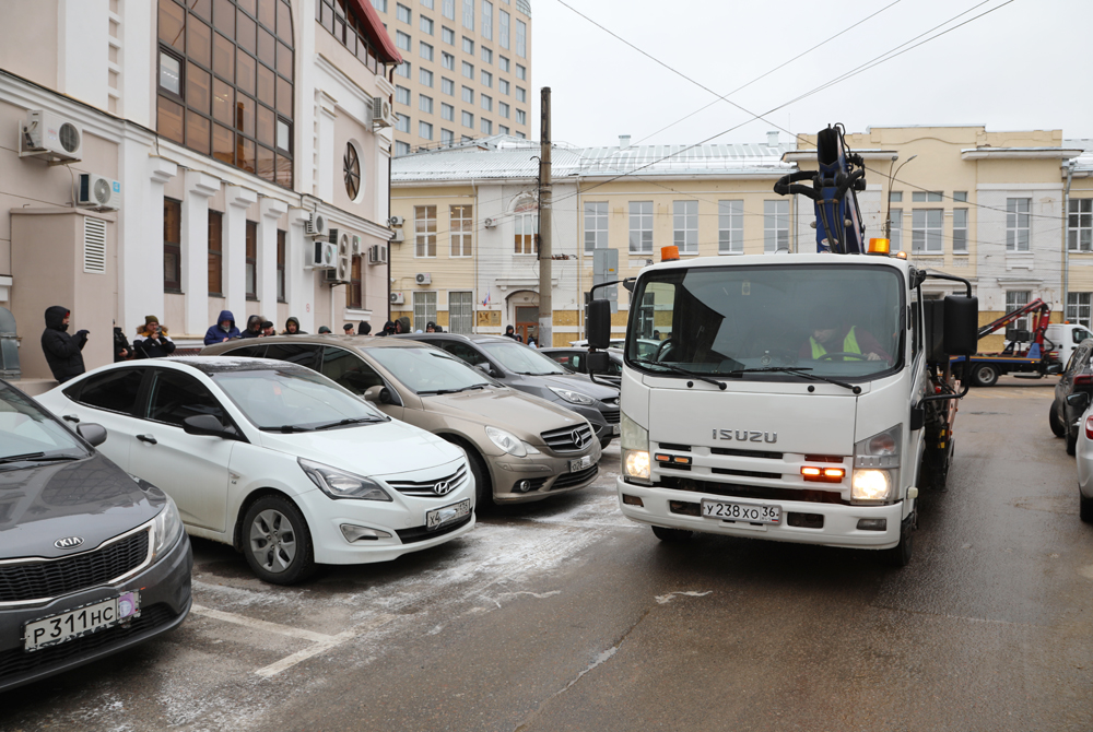 Эвакуация авто без номеров в центре Воронежа.