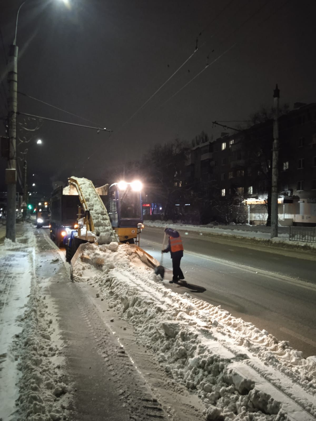 Расчистка города от снега.