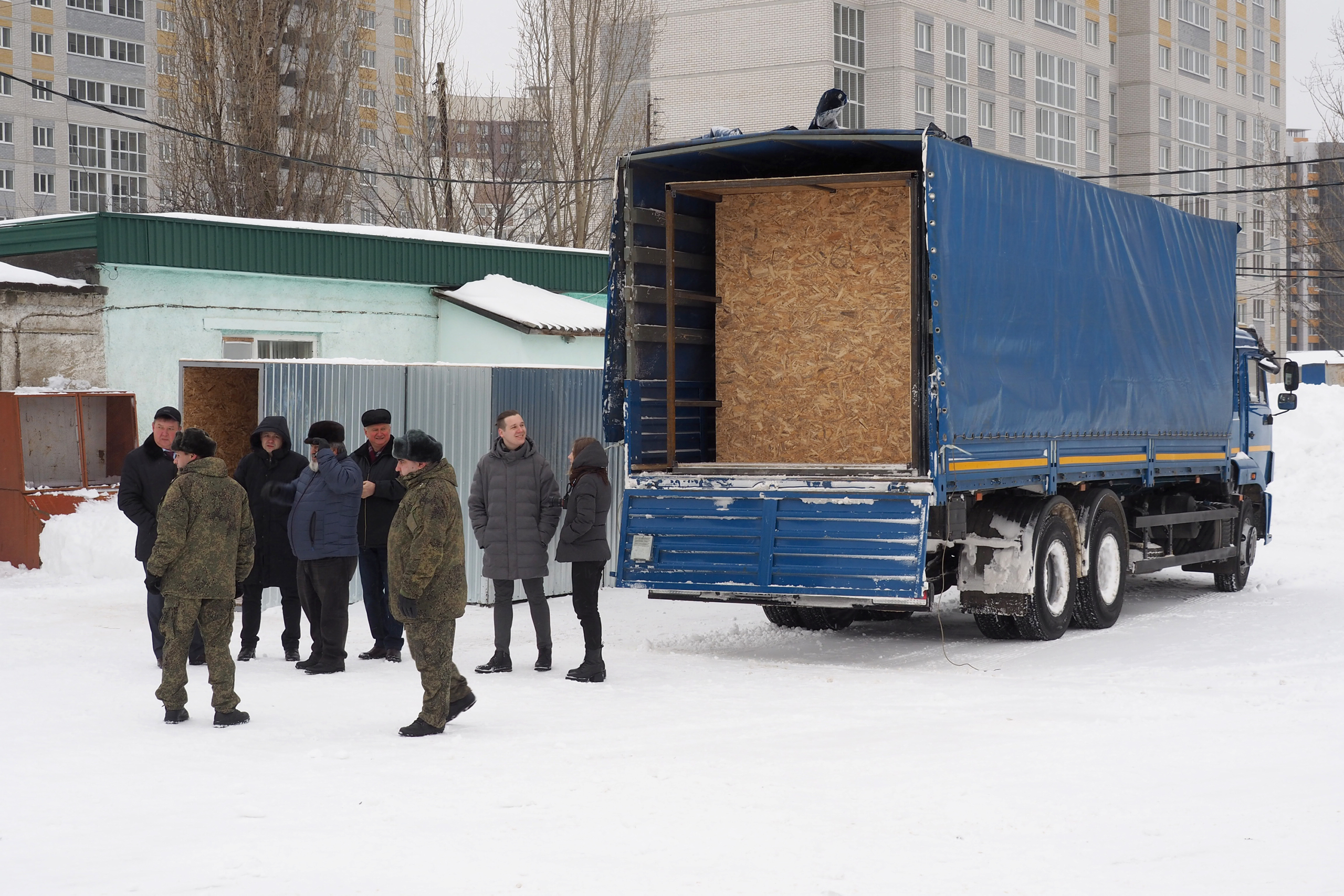 Воронежские власти передали пять блиндажей на 1 млн рублей в зону СВО